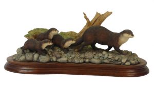 Border Fine Arts Keeping Up, model no.B0333 by Ray Ayres, limited edition no.62 of 1750. (L: 33cm)