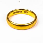 22ct Gold wedding ring, size L/M, 5.4g