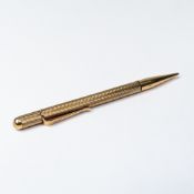 9ct gold propelling pen by Rose, c1930s, overall length 12.cm, 21.7g.