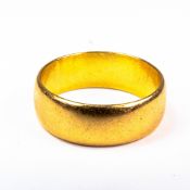 22ct Gold wedding ring, size R, 8.3g.