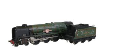 Wrenn OO/HO gauge W2238 4-6-2 Merchant Navy Class Clan Line BR green, boxed.