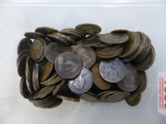 A collection of late 19th and early 20th century bronze coins, 1 penny and half penny pieces,
