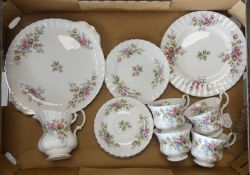 Royal Albert, Moss Rose pattern teaset (1 Tray)