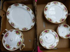 Royal Albert Old Country Roses pattern dinner service consisting of 2 large oval platters, 12 dinner