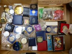 A mixed collection of items to include commemorative coins, two 1989 £2.00 coins 'Bill of Rights