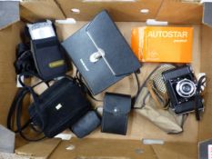 Mixed optics to include cased Tasco binoculars, vintage cameras and photographic equipment (1
