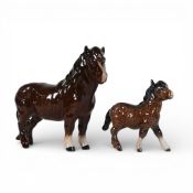 Beswick, Shetland pony 1648 and foal. (2)
