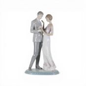 Lladró porcelain figurine, Declaration of Love, model no.6597. (H: 35.5cm)