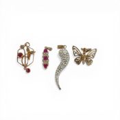 Four 9ct gold pendants, three set with semi precious stones and a butterfly pendant, 5.2g. (4)