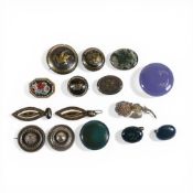 Good assortment of unusual antique / vintage brooches, including gold inlaid 'pique' gold inlaid