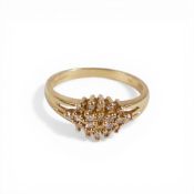 18ct gold diamond cluster ring, size N/O, 3.8g.