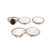 A collection of 9ct gold rings, including a signet ring set with black onyx stone, 5.8g.