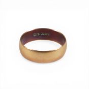22ct wedding ring, size R, 4.9g.