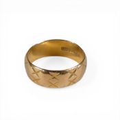 Hallmarked 22ct gold wedding ring / band, 5.55g.