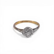 18ct gold & Platinum diamond cluster ring, size U, 3.6g.