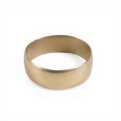 9ct gold wedding ring, size T, 3.7g.