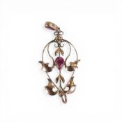 Antique 9ct gold brooch set with pink stones, h.5.5cm,2.2g.