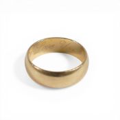 18ct gold wedding ring, size L ,4.9g.