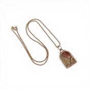 9ct gold witch agate pendant,5.8g and 9ct chain, 3.6g. (2)