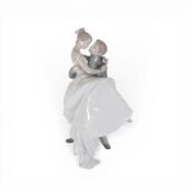 Lladró porcelain figurine, The Happiest Day, model no.4368. (H: 28cm)