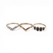 Three 9ct gold rings, 3.7g.