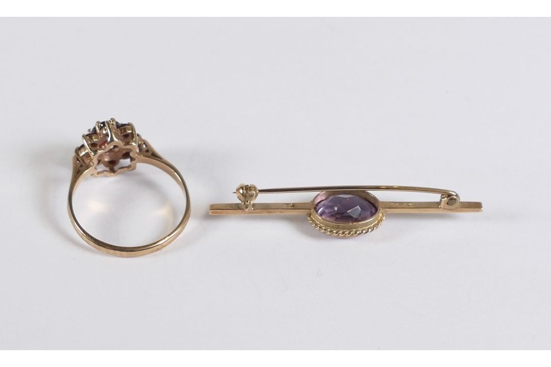 9ct gold amethyst bar brooch and 9ct gold ring set with cluster of red stones, size O,4.8g. (2) - Image 3 of 3