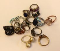A group of 15 x 925 silver rings, combined total weight 77g.