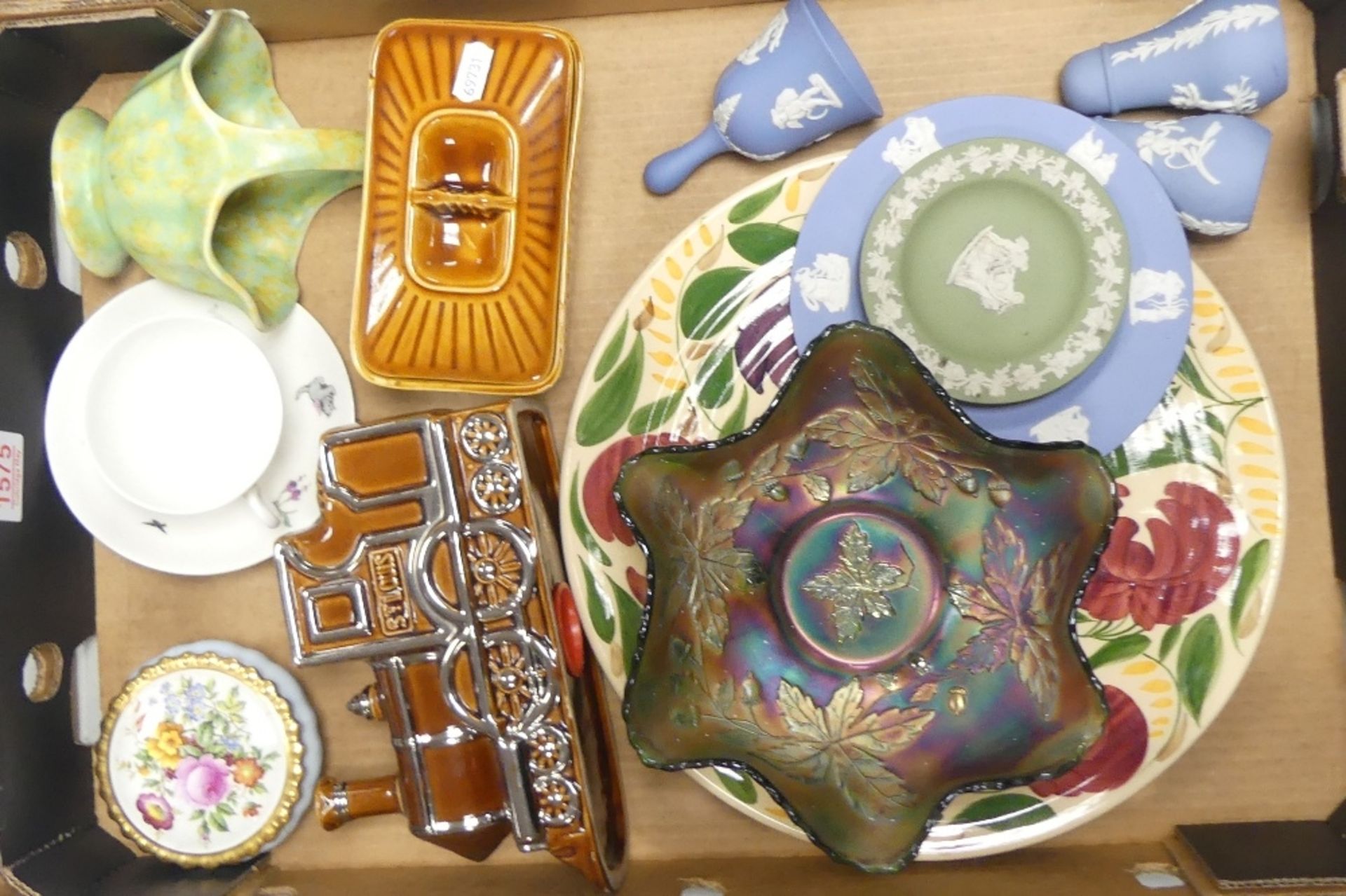 A collection of ceramics to include Wedgwood jasperware green trinket dish, powder blue bell, salt