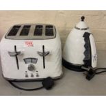 DeLonghi 4 slot toaster and matching kettle, little used (Being sold in aid of Ukrainian