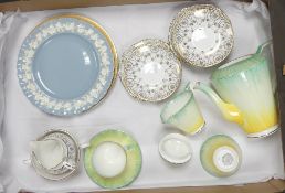 A selection of tea/dinner ware to include:- Wedgwood Queensware plate, Sampson Smith Old Royal China