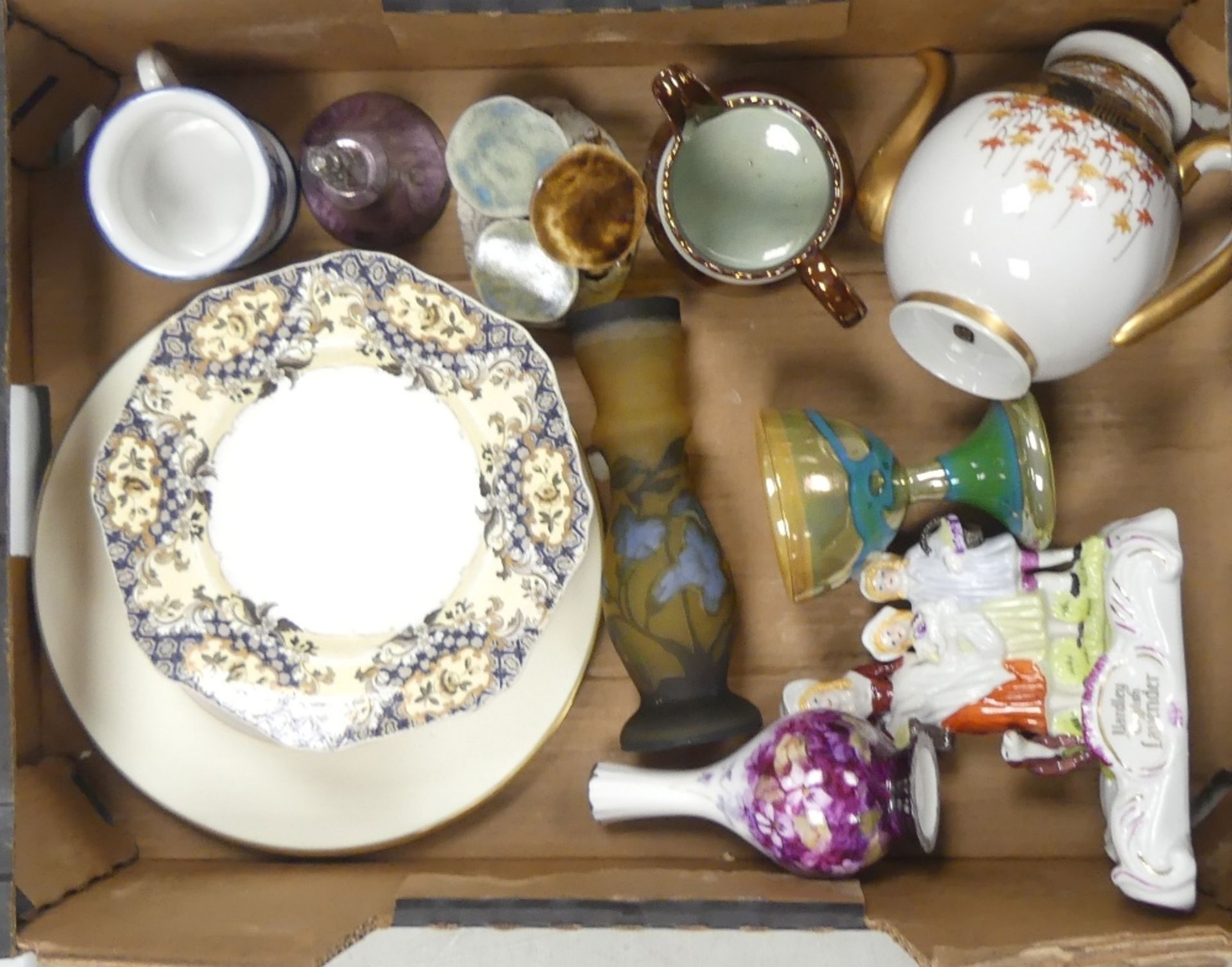 A collection of ceramics to include Spode New Fayence octagonal plate, Yardley English Lavender