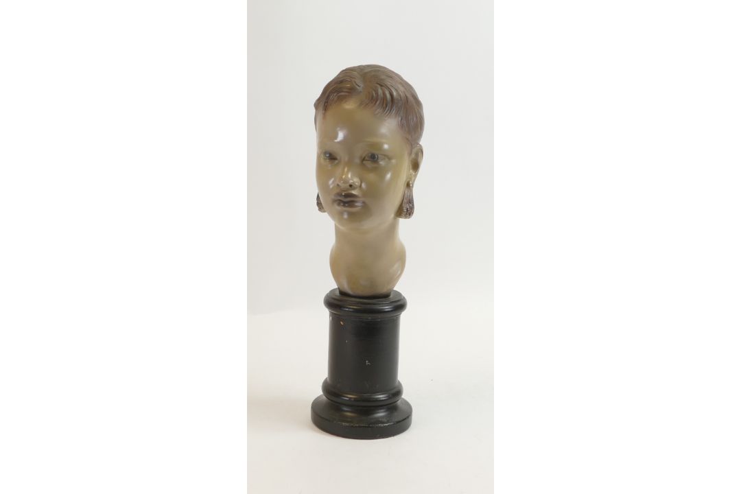 Mid-century plaster bust depicting a young woman, on a wooden plinth, marked Reg-887566 o the back - Image 2 of 6