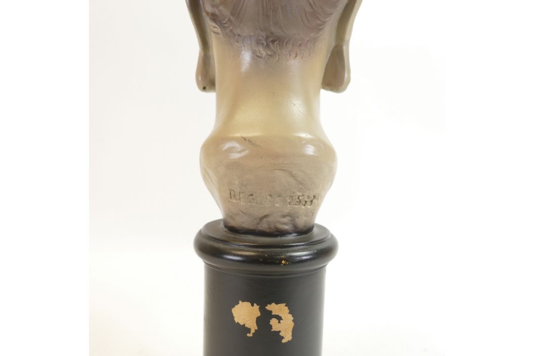 Mid-century plaster bust depicting a young woman, on a wooden plinth, marked Reg-887566 o the back - Image 5 of 6
