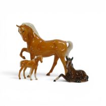 Beswick Palomino horse, head-tuck, one ear broken/missing, Palomino foal ear missing, and lying