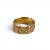 22ct gold wedding ring, size K, 3.8g.