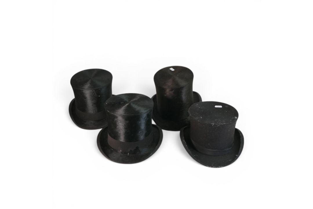 A collection of late 19th/early 20th century black top hats, made from silk plush or fur felt. (4) - Image 1 of 4
