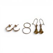 A collection of 9ct gold earrings, 2g.