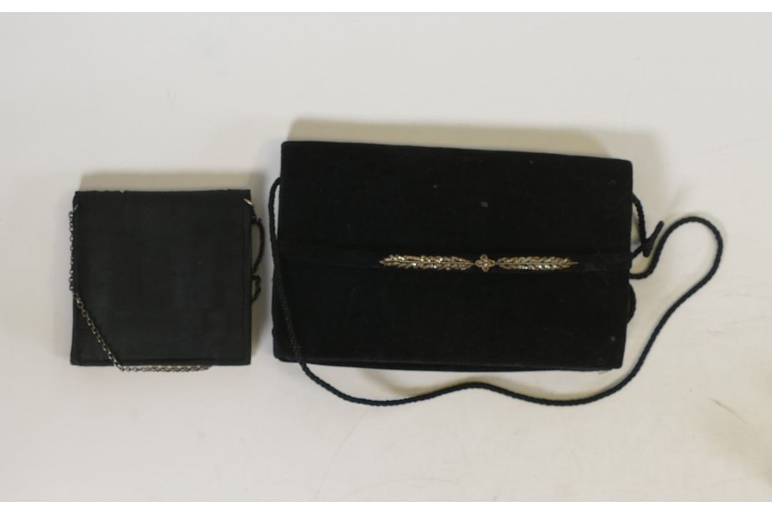 Vintage 10950/60's Evening Clutch Bag featuring silver zardozi embroidery floral patterned front - Image 2 of 3