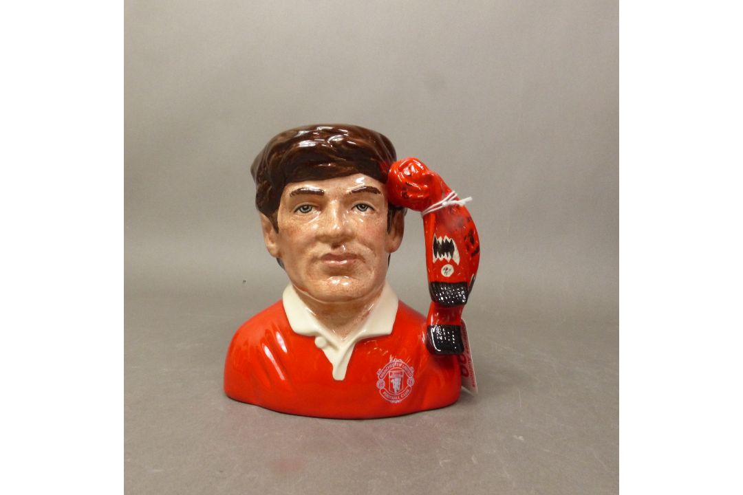 Royal Doulton Football Supporters intermediate character jug Manchester United D6924. - Image 1 of 2