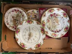 Royal Albert Old Country Roses decorative wall plates, together with calendar plates and 2 wall