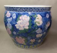 Large Oriental jardinere, decorated in a floral pattern. (H: 26cm x D: 31cm)