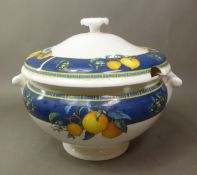 Wedgwood Citrons pattern large covered soup tureen 1st quality, diameter 30cm.