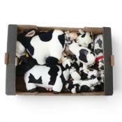 A large selection of plush Cows in various sizes and materials (1tray)