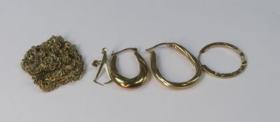 A collection of 9ct gold items including broken necklace and odd earrings, 5.5g.