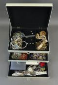 A collection of Costume Jewellery to include Necklaces, Bracelets, Rings, Earrings, Brooches &