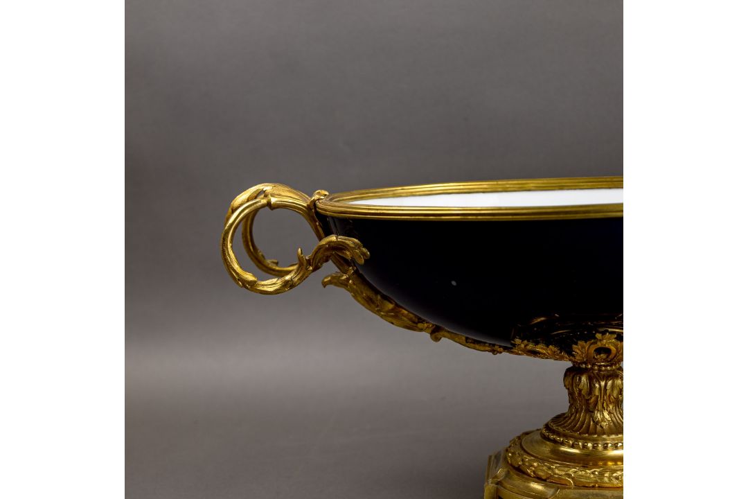 An oval porcelain serving bowl with cobalt exterior, with ornate gilt metal mounts, handle to handle - Image 3 of 8