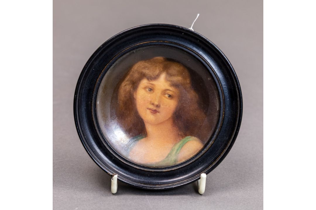 A pair of Doulton Burslem oval hand painted plaques, by Leslie Johnson, each decorated with a woman, - Image 2 of 5