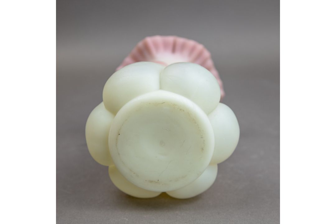 A group of various ceramics, to include a Chinese Famille Rose tea pot with 'Wu Shuang Pu' type - Image 6 of 9