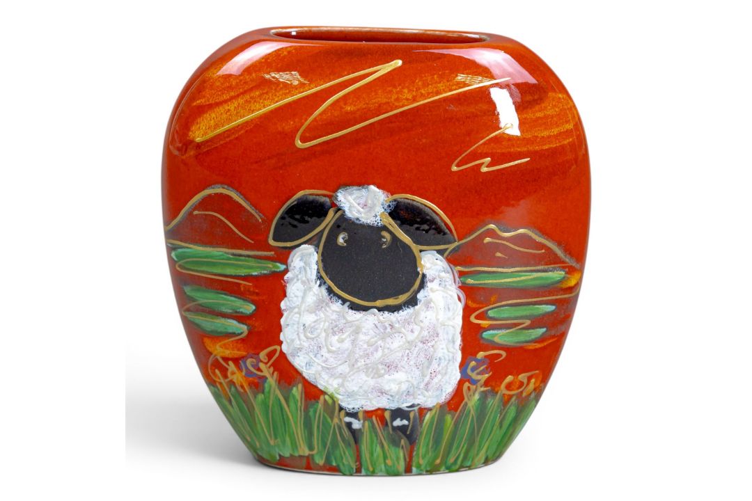 Anita Harris Valais black nosed Sheep purse vase H12cm. Gold signed. - Image 1 of 6