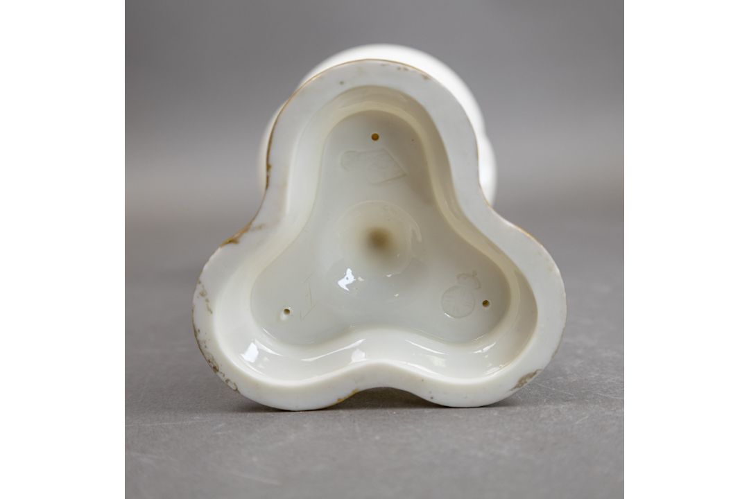 A group of ceramic pieces to include a pair of figures, boy & girl, both plainly decorated but - Image 4 of 12